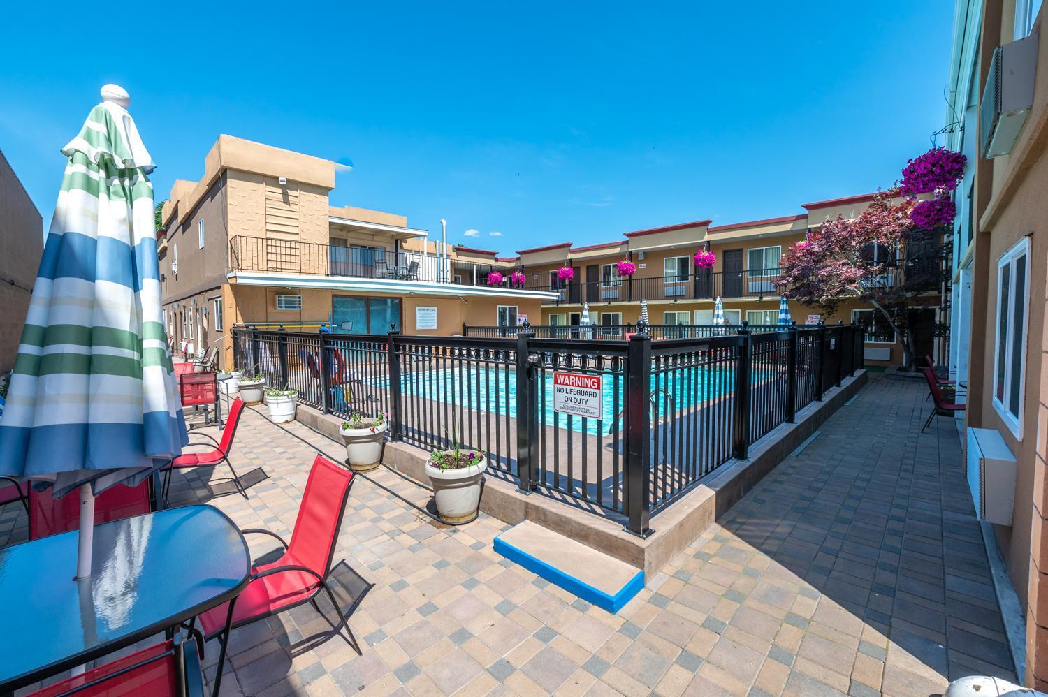 Sahara Courtyard Inn Penticton Ngoại thất bức ảnh